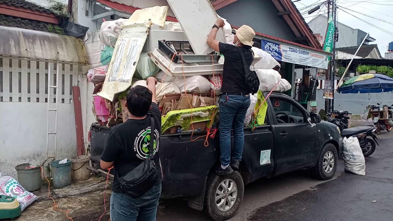 Transporting Recyclables to Recycling Partners
